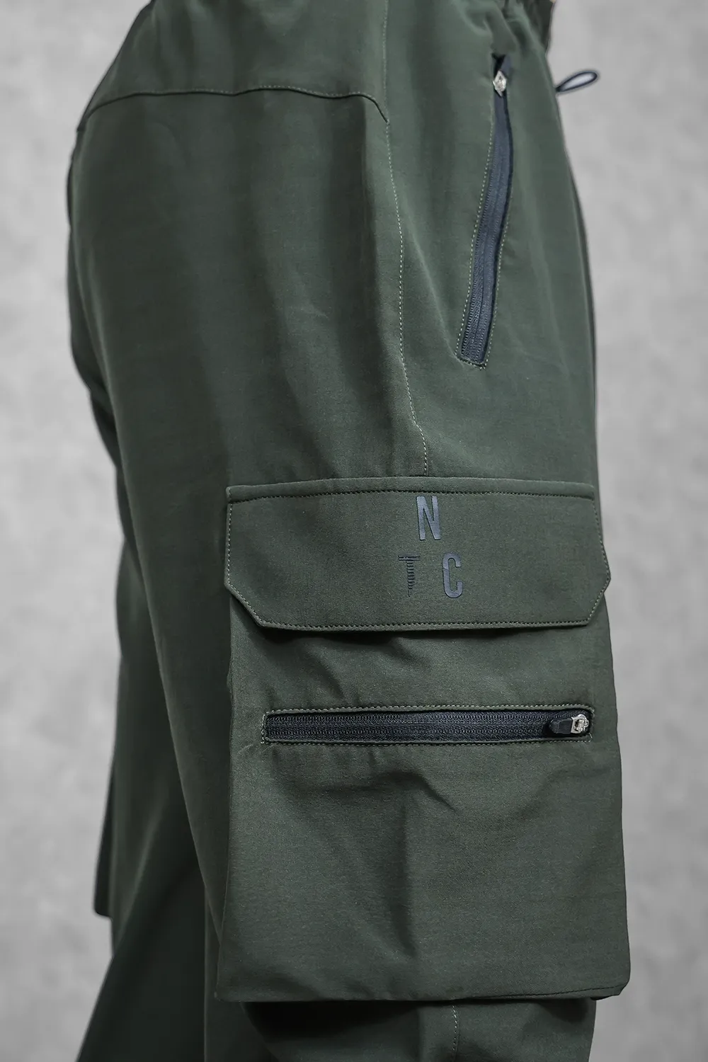 Muscle-Up Ribbed Tank - Black & Impact Woven Cargos - Olive